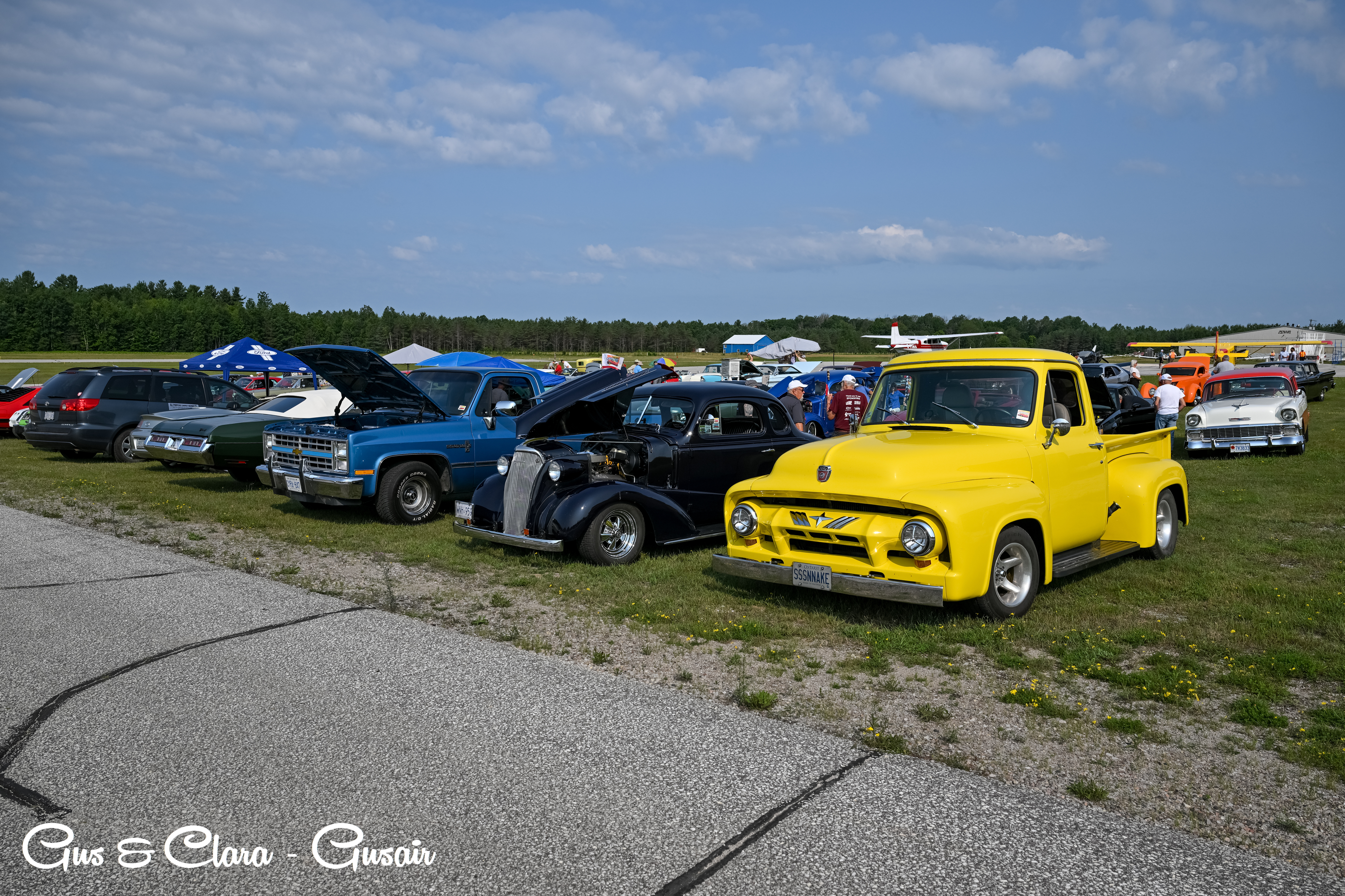 Cool vintage cars attended the drive in. Image courtesy of Gus and Clara Corujo of Gusair Photography